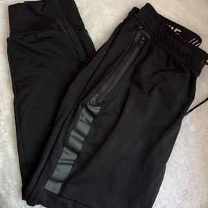 AE Mens Jogger Black